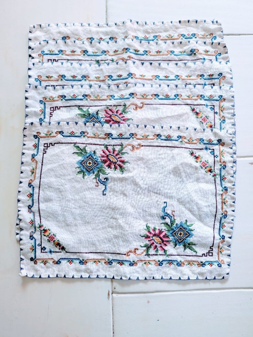 VTG Set of 5 Cross Stitch Linen Placemats Floral Embroidered Cream Cottagecore